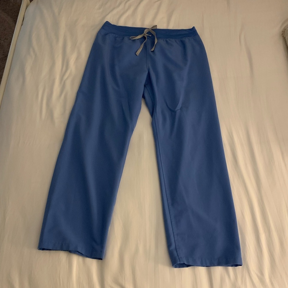 Figs ceil blue Livingston